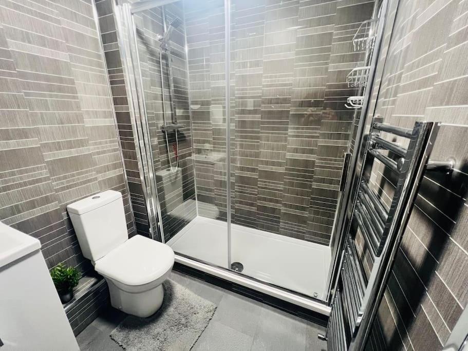 Superb 2 Bedroom Apartment With Free Parking Edinburgh Luaran gambar