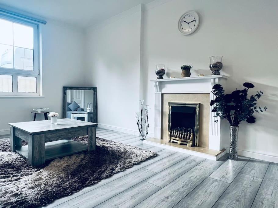 Superb 2 Bedroom Apartment With Free Parking Edinburgh Luaran gambar
