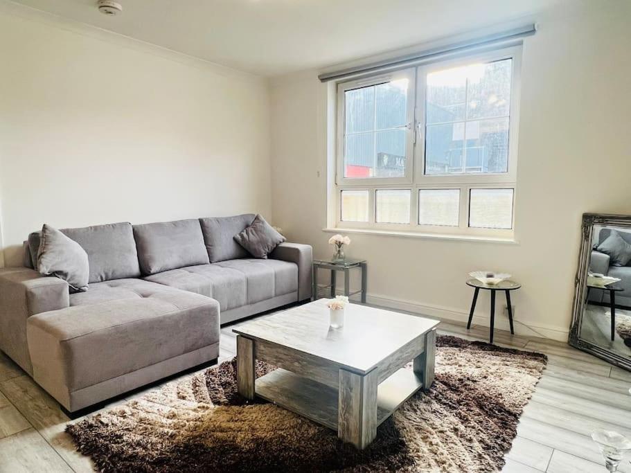 Superb 2 Bedroom Apartment With Free Parking Edinburgh Luaran gambar