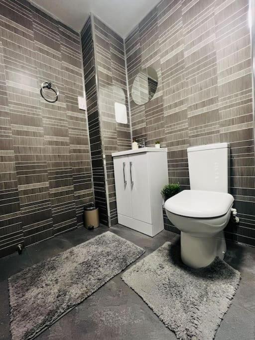 Superb 2 Bedroom Apartment With Free Parking Edinburgh Luaran gambar